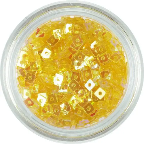 Malá ozdoba na nechty - medovo zlaté štvorčeky s dierkou