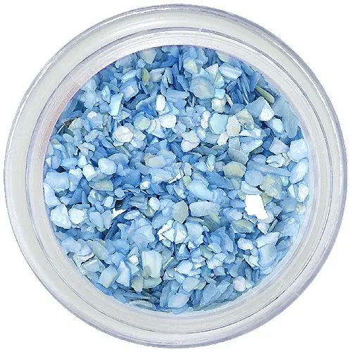 Modro-fialové úlomky vo svetlom odtieni nepravidelného tvaru