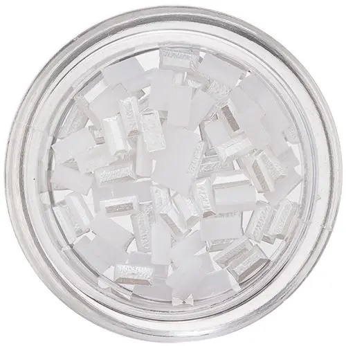 Perleťové obdĺžniky na nechty - biele