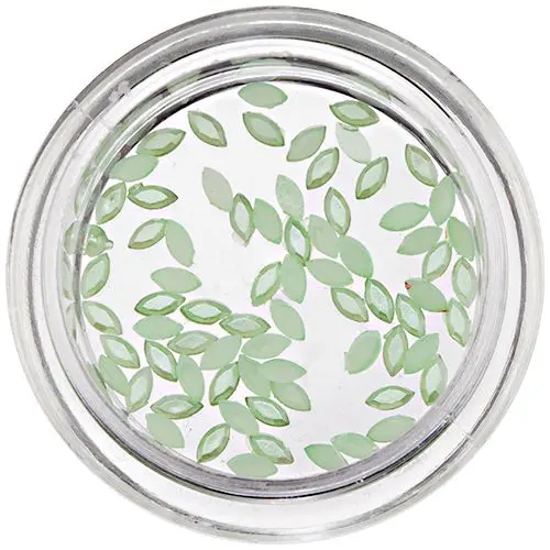 Perleťové ovály na nechty - svetlozelené